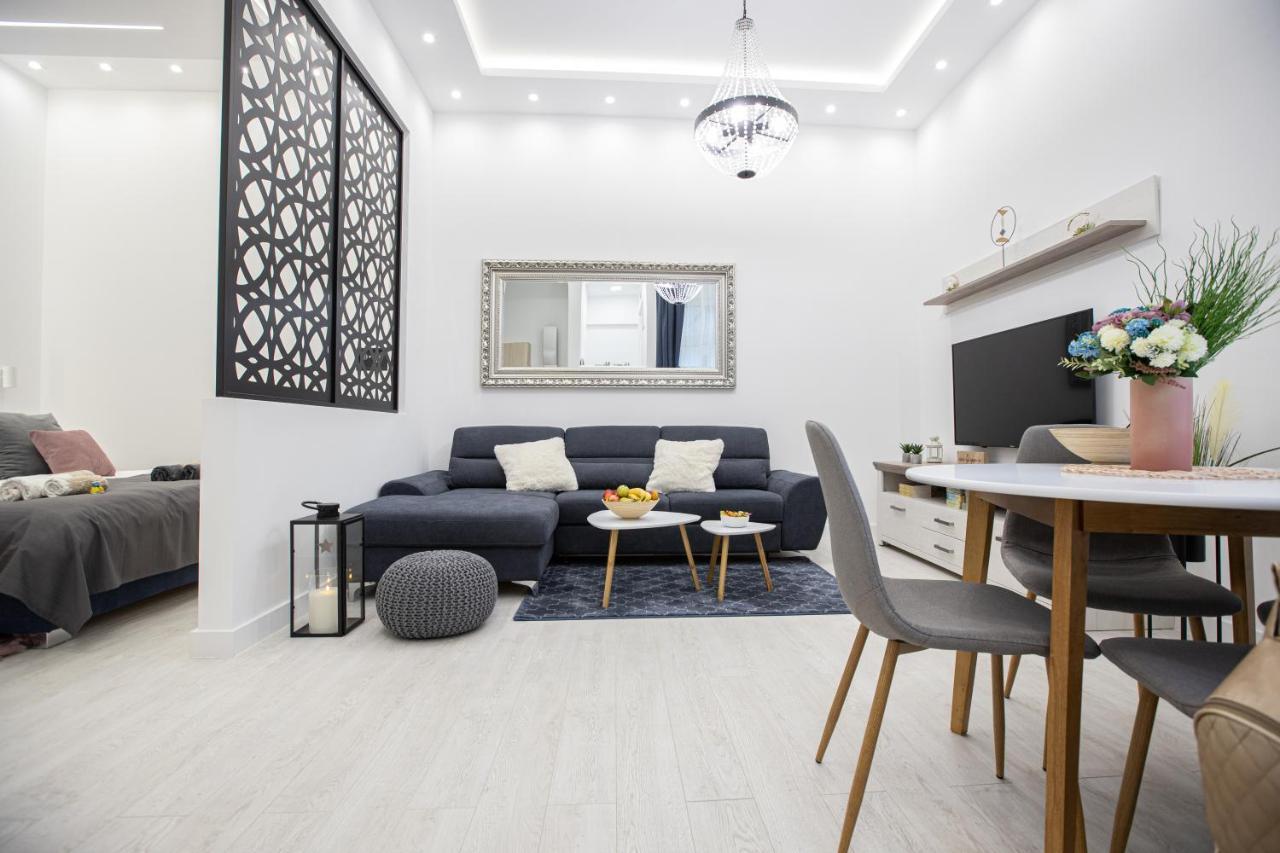 Theatre Square Apartments Novi Sad Buitenkant foto