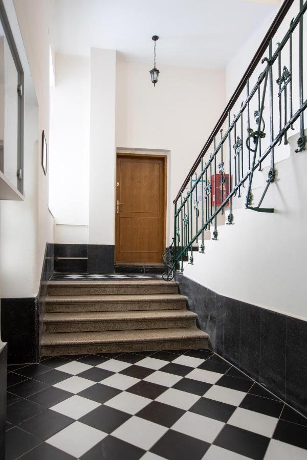 Theatre Square Apartments Novi Sad Buitenkant foto