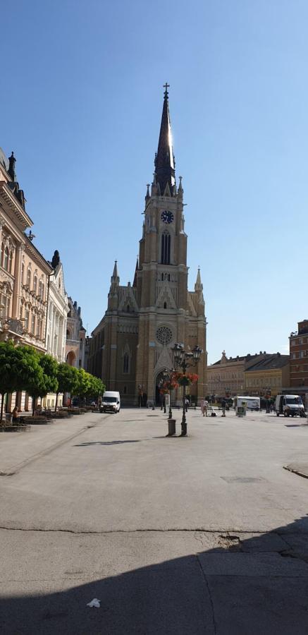 Theatre Square Apartments Novi Sad Buitenkant foto