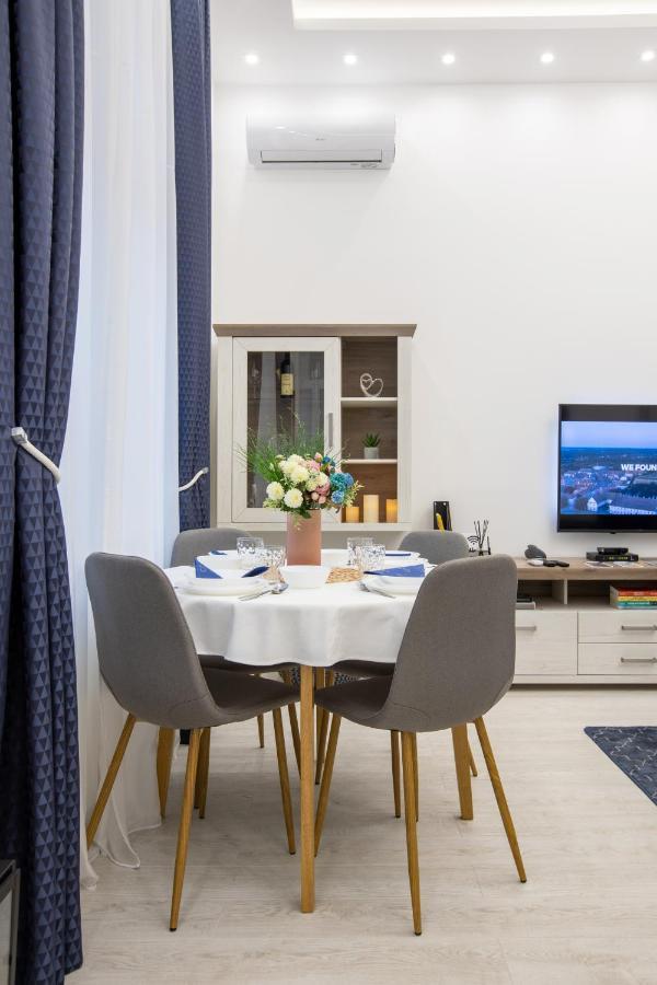 Theatre Square Apartments Novi Sad Buitenkant foto