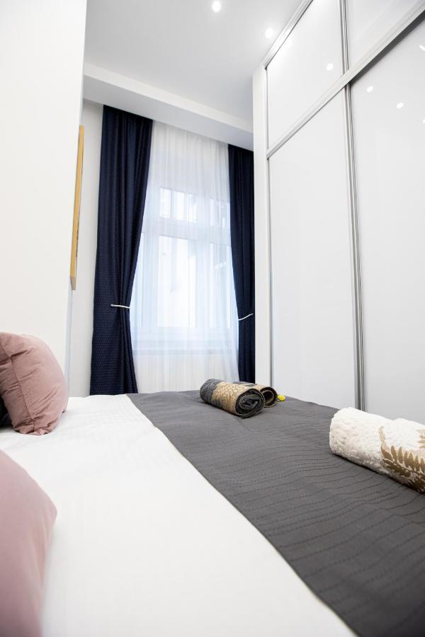 Theatre Square Apartments Novi Sad Buitenkant foto