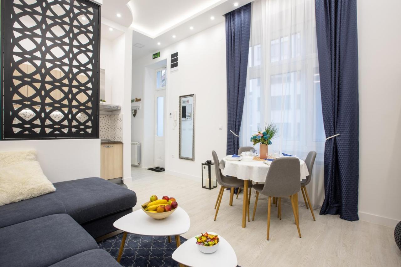 Theatre Square Apartments Novi Sad Buitenkant foto