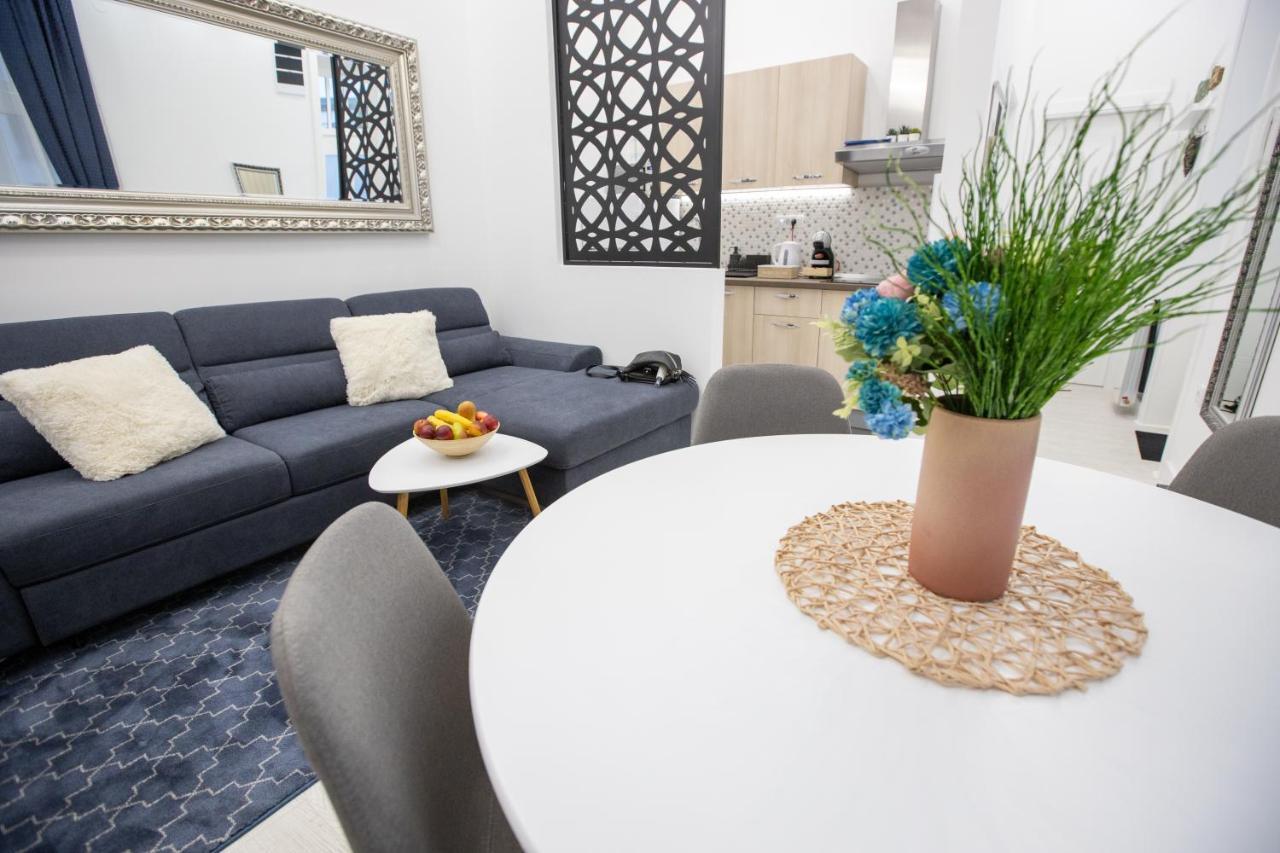 Theatre Square Apartments Novi Sad Buitenkant foto