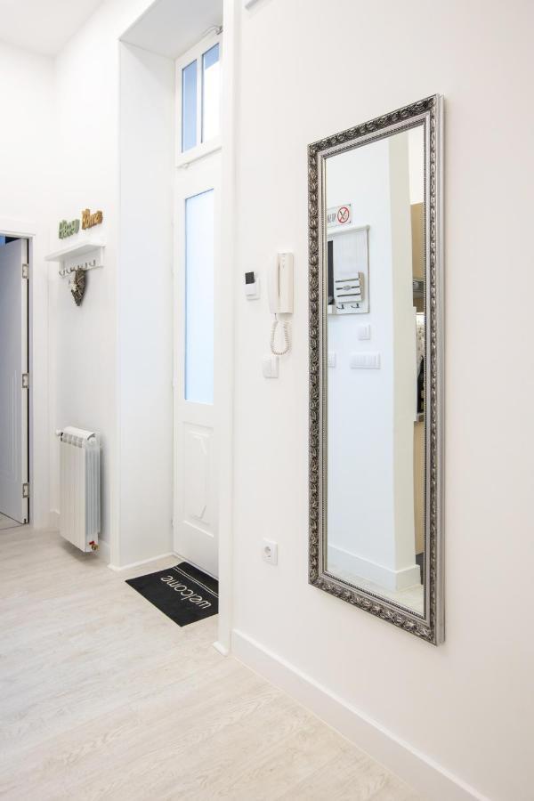 Theatre Square Apartments Novi Sad Buitenkant foto