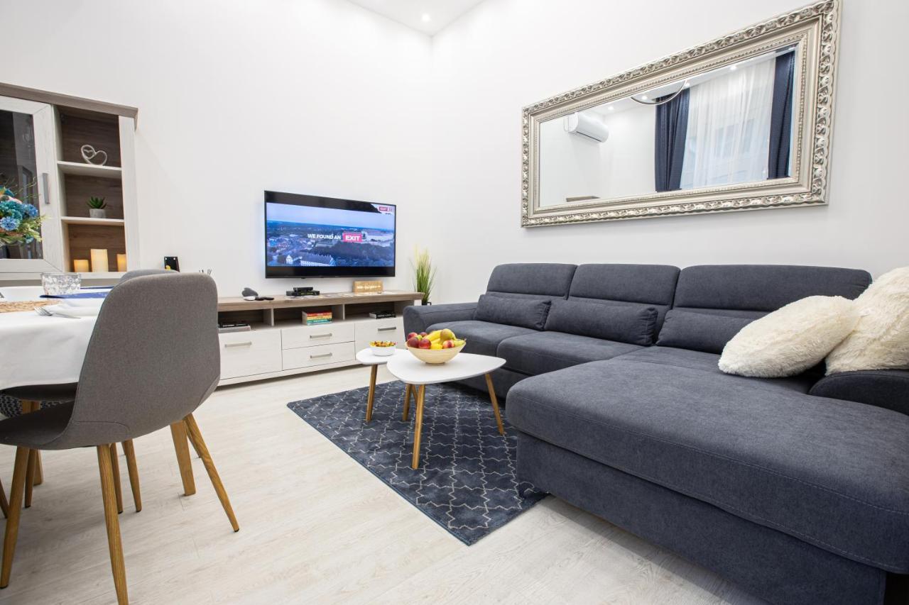 Theatre Square Apartments Novi Sad Buitenkant foto
