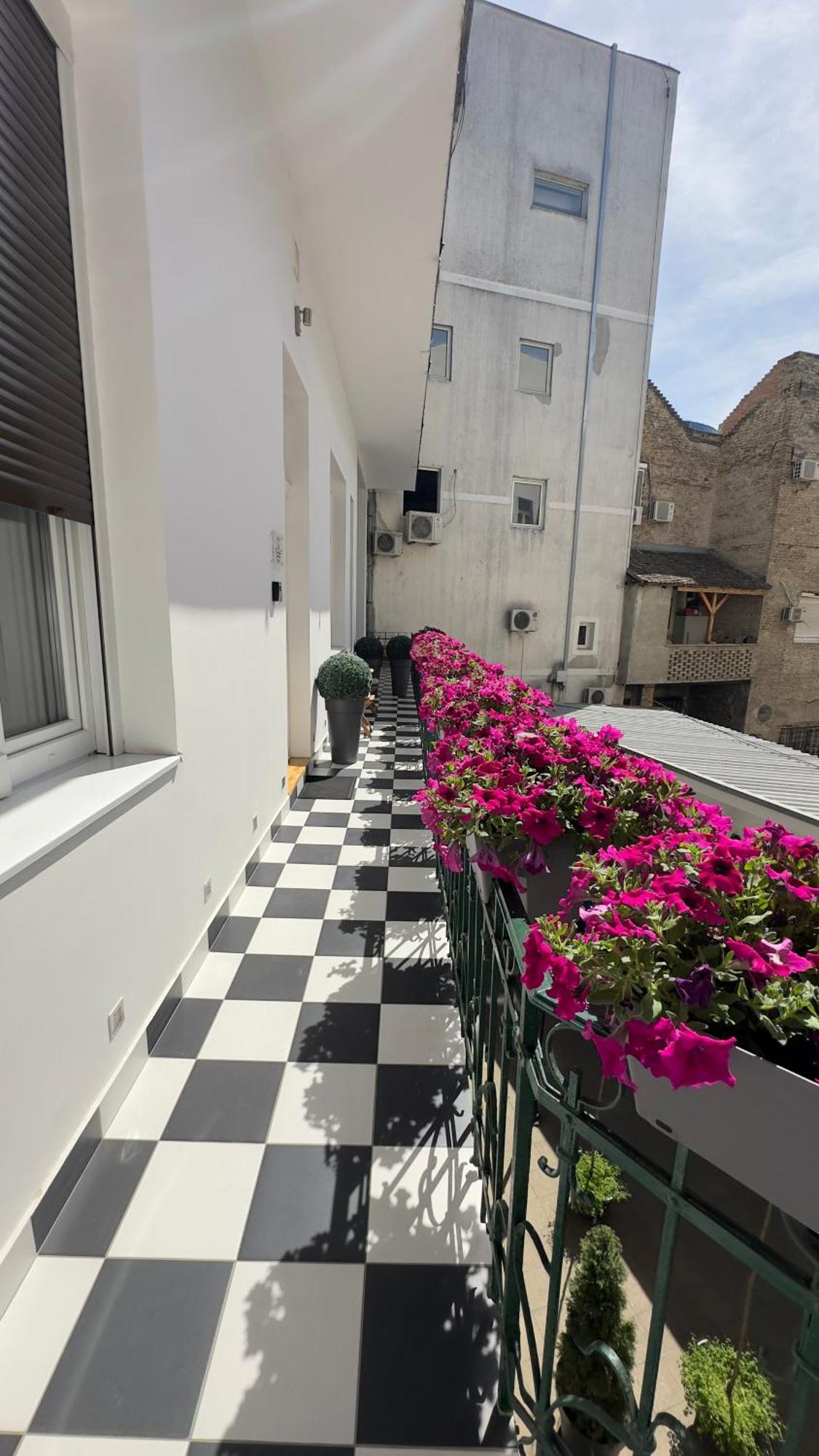 Theatre Square Apartments Novi Sad Buitenkant foto