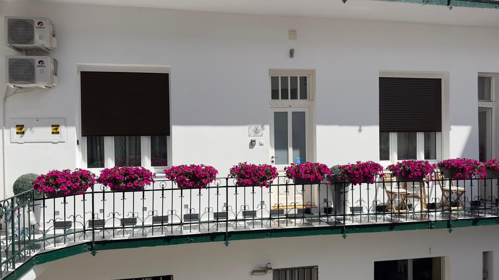 Theatre Square Apartments Novi Sad Buitenkant foto